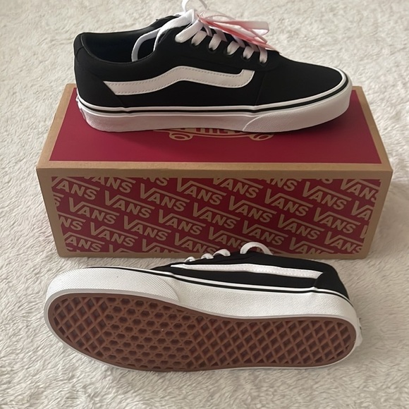 (NWT) Vans Ward Women’s Shoes in Black & White, Size: 9 - Picture 10 of 17